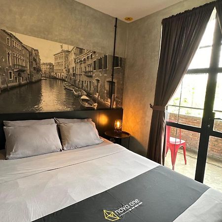 Nava One Hotell Semarang Exteriör bild