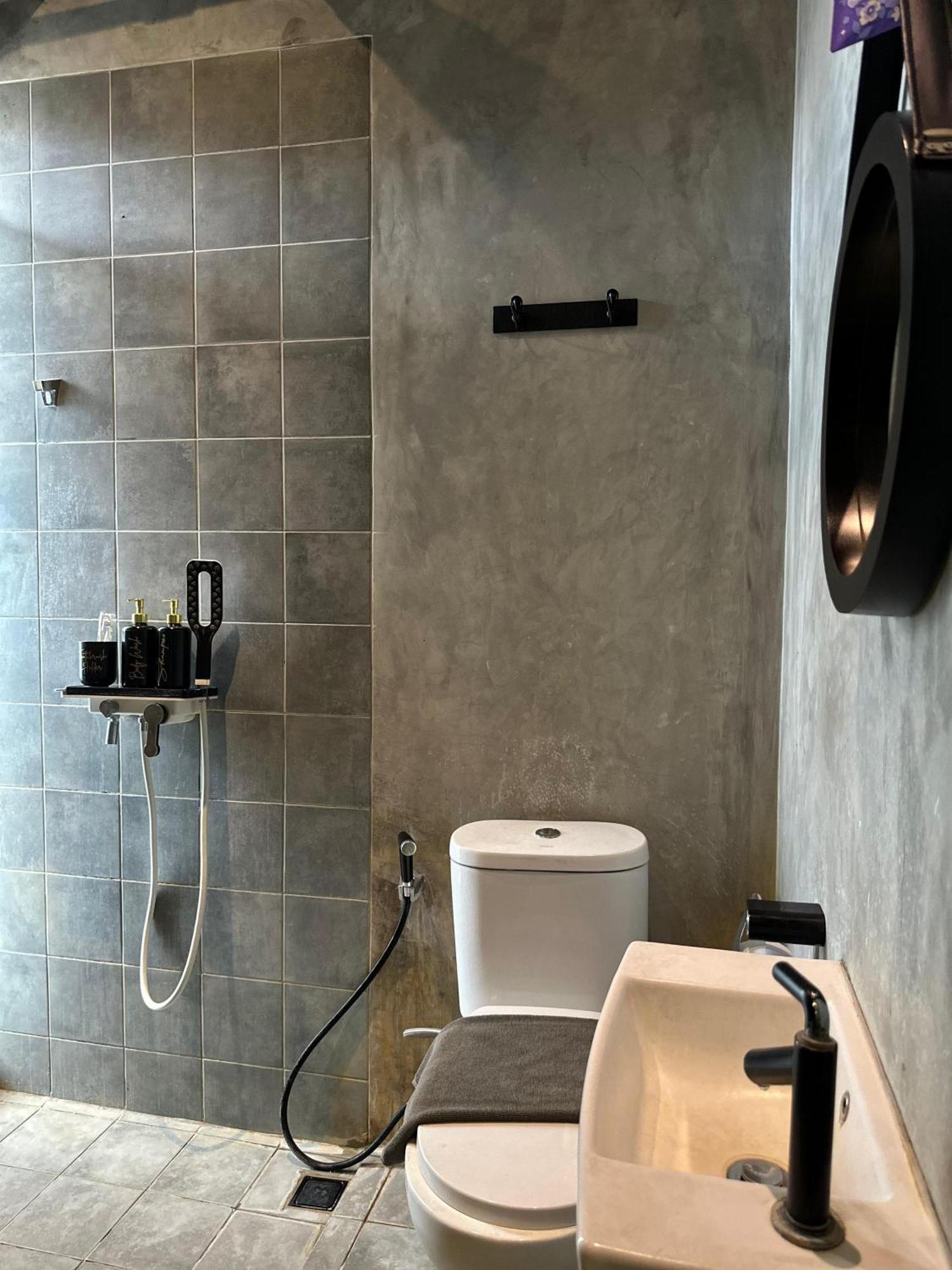Nava One Hotell Semarang Exteriör bild